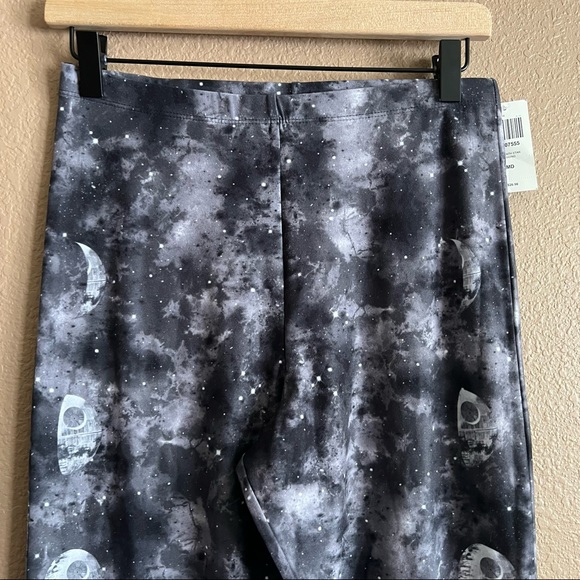 Hot Topic Star Wars Death Star Leggings Medium NWT - Picture 3 of 10